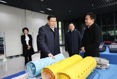應(yīng)勇在鄂州調(diào)研時(shí)強(qiáng)調(diào) 確保花湖機(jī)場(chǎng)如期運(yùn)營(yíng) 加快武鄂同城化發(fā)展 新材料技術(shù)推廣服務(wù)
